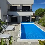 וילה Pinia Valbandon