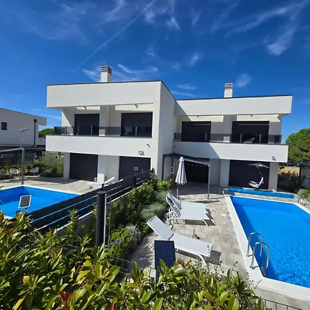 Pinia Villa