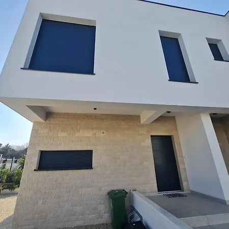 Pinia Villa